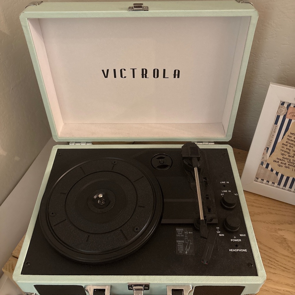 LIMITED EDITION MINT RECORD PLAYER